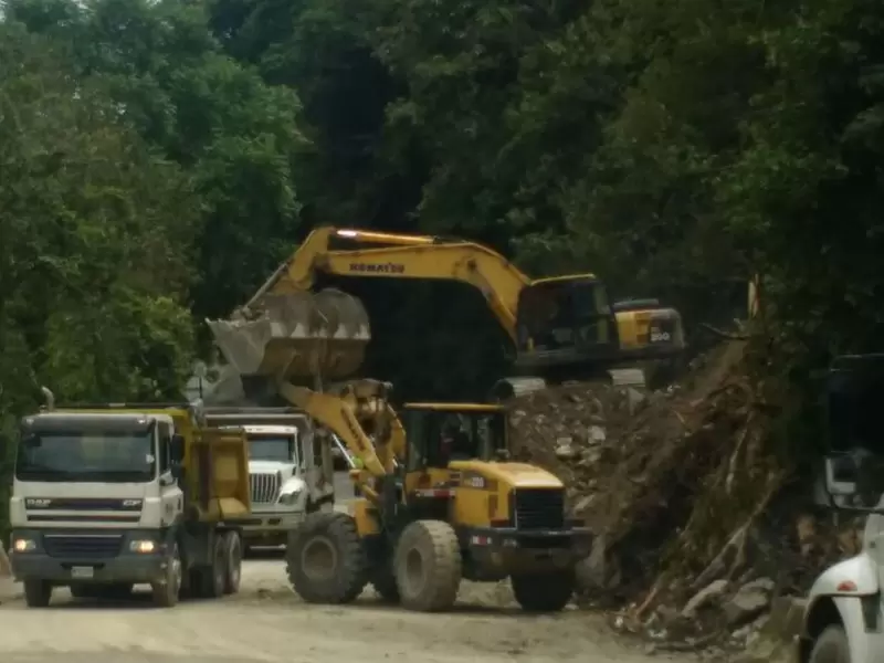 Avanzan las labores en la vía al Llano.