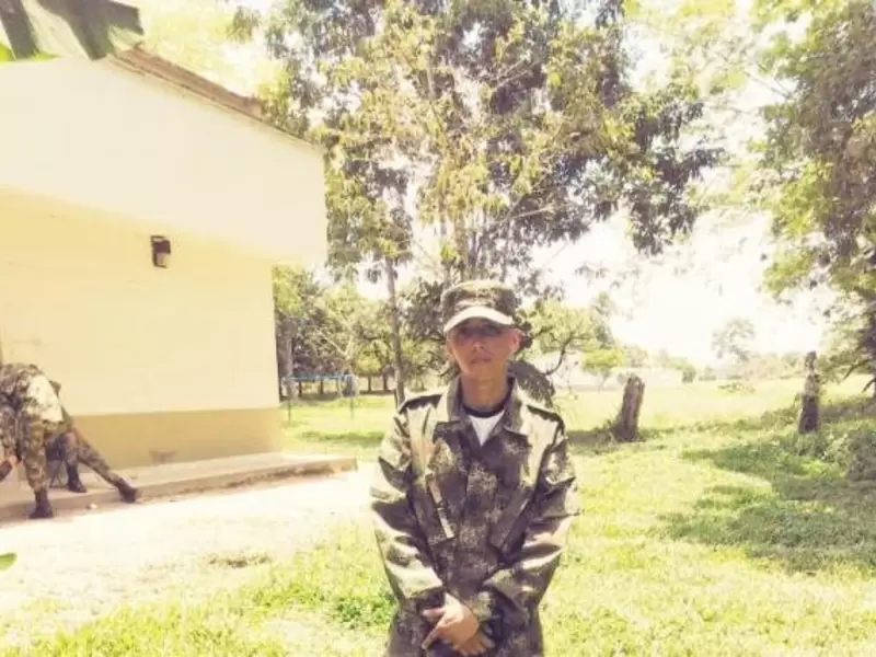 Jhonnier Jardane es el solado de 18 años que fue asesinado por hombres que abordo de motocicleta, le quitaron la vida en Ciudad Bolívar.