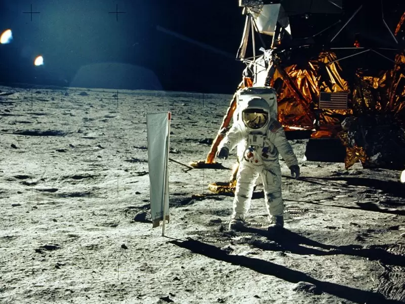 Llegada del hombre a la Luna, un paso histórico para la humanidad. Llegada del hombre a la Luna, un paso histórico para la humanidad.