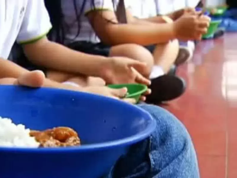 Estudiantes de un colegio en Mogotes, Santander, no van a clases por falta del PAE.