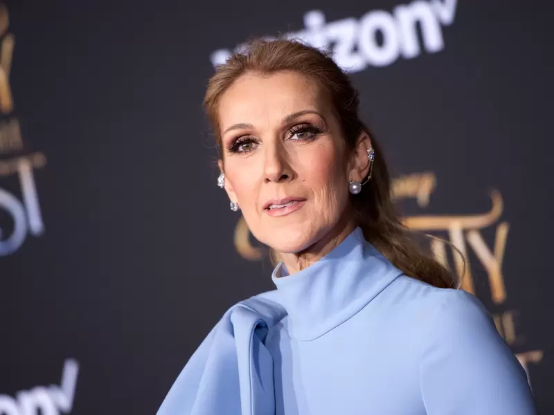Celine Dion usa el collar de Titanic