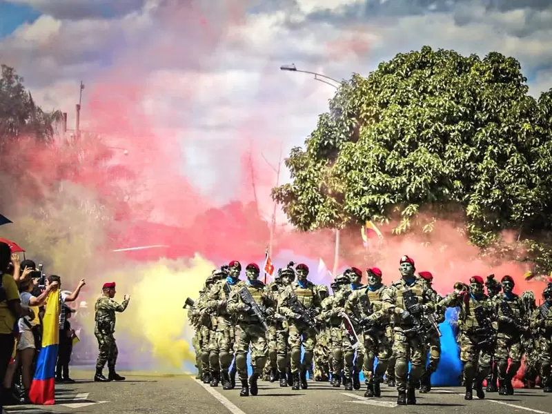 Desfile militar en Medellín por el Día de la Independencia.