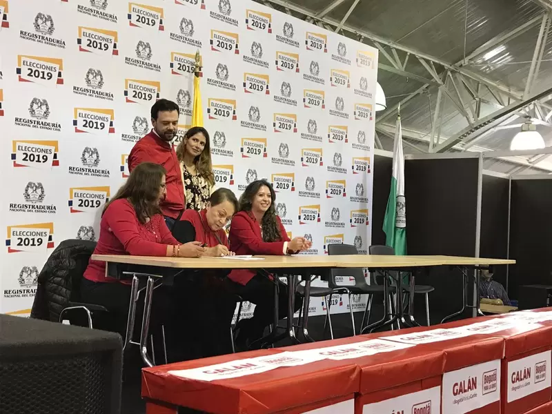 Carlos Fenando Galán inscribe candidatura a la Alcaldía de Bogotá