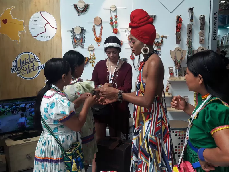Indígenas en Colombiamoda.