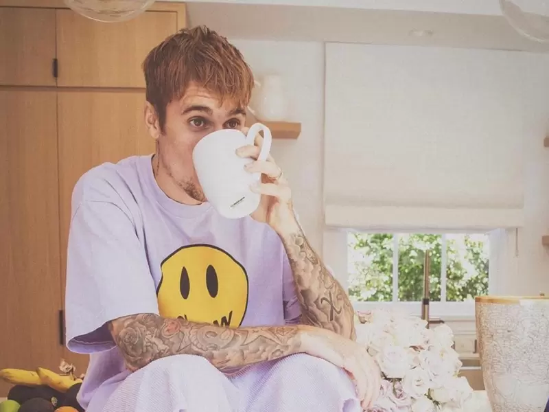 Justin Bieber luce su nueva perforación