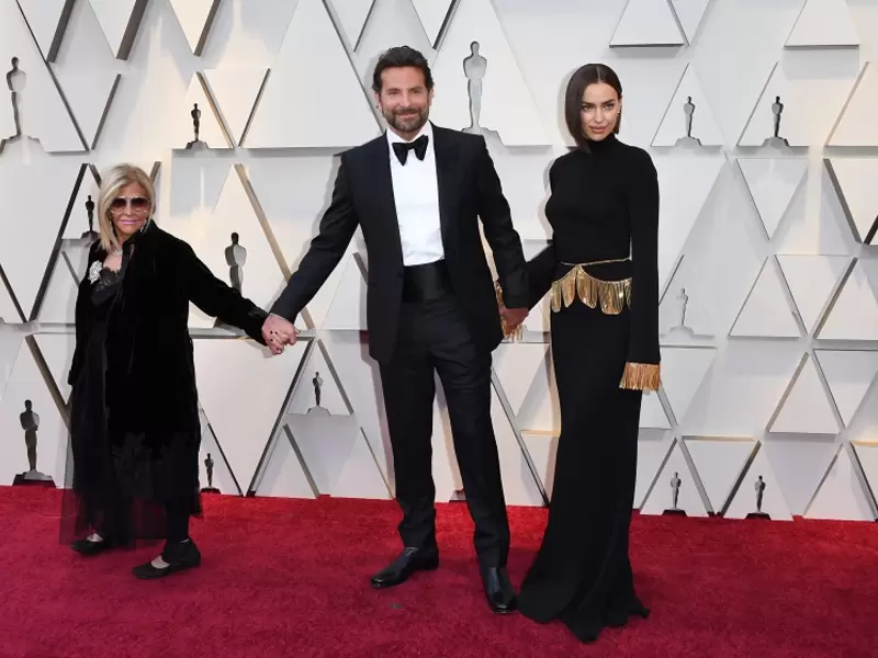 Irina Shayk, Bradley Cooper y su madre