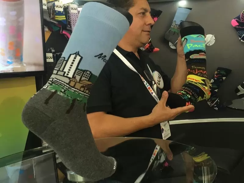 Las medias personalizadas se convirtieron en prendas claves para vestir.