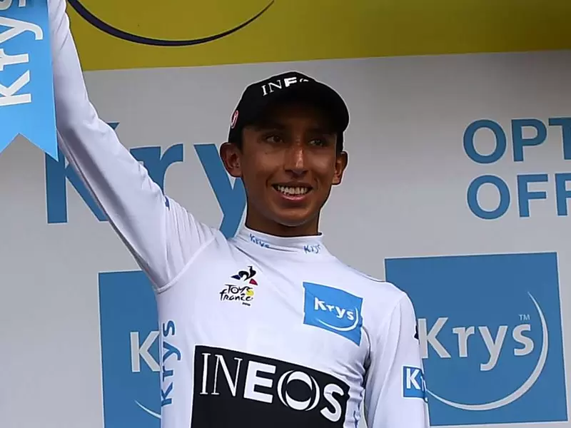 Egan Bernal porta la camisa de mejor joven en el Tour de Francia. Egan Bernal - Tour de Francia