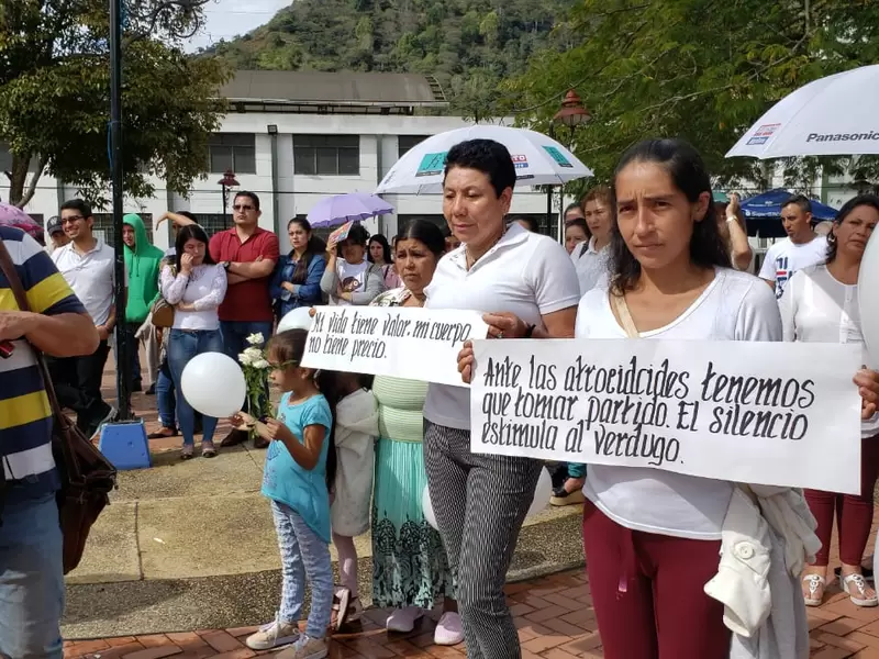 Varios mensajes de rechazo fueron expresados por la comunidad en Sama niego