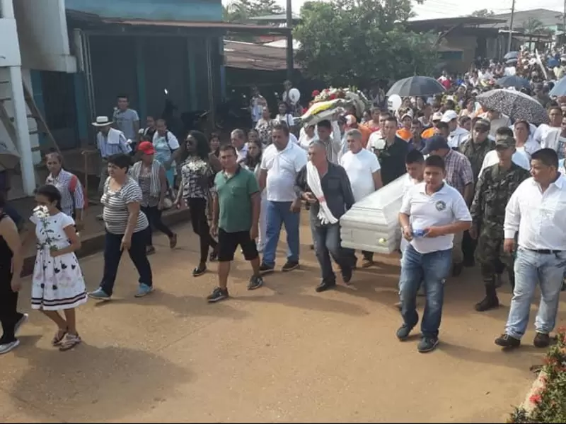 Sepelio de la niña Sharick Alejandre en El Retorno Guaviare Sepelio de la niña Sharick Alejandre en El Retorno Guaviare