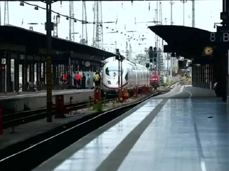 Tren arrolla a niño en Alemania