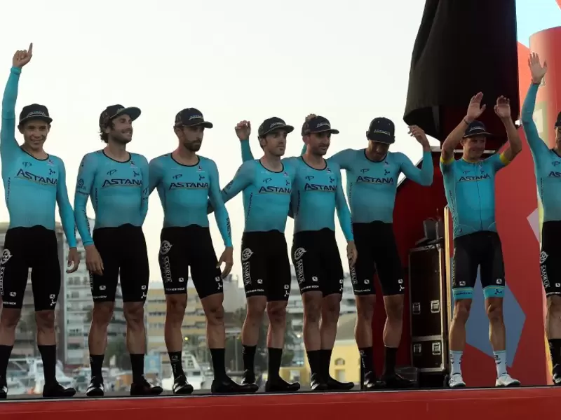 Miguel Ángel López y su equipo en la Vuelta a España 2019 Miguel Ángel López y su equipo en la Vuelta a España 2019