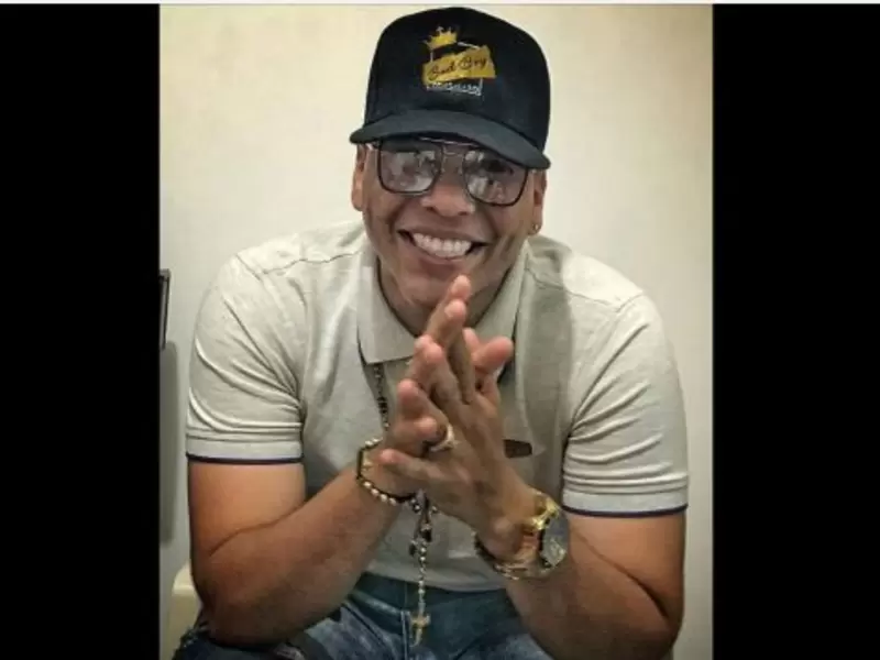 Ariel Coronado, el policía champeteo en Viernes de Nuevos Talentos.