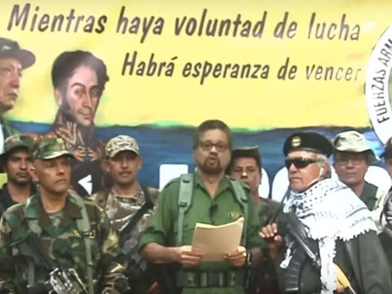 Iván Márquez en el anuncio de su regreso a las armas, junto a otros ex Farc