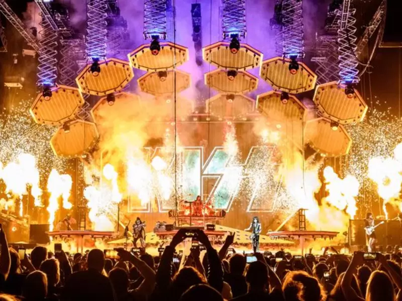 La banda de rock Kiss, en vivo