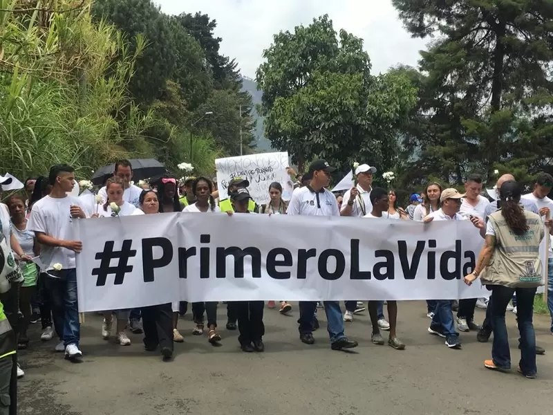 La Comuna 8 (Villahermosa) de Medellín pide que se haga justicia por el crimen de los menores. La Comuna 8 (Villahermosa) de Medellín pide que se haga justicia por el crimen de los menores.