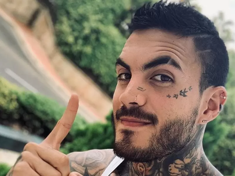 El deportista compartió un meme referente a sus tatuajes.