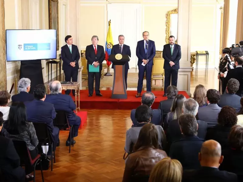 Gobierno firma resolución para nacionalizar a menores venezolanos