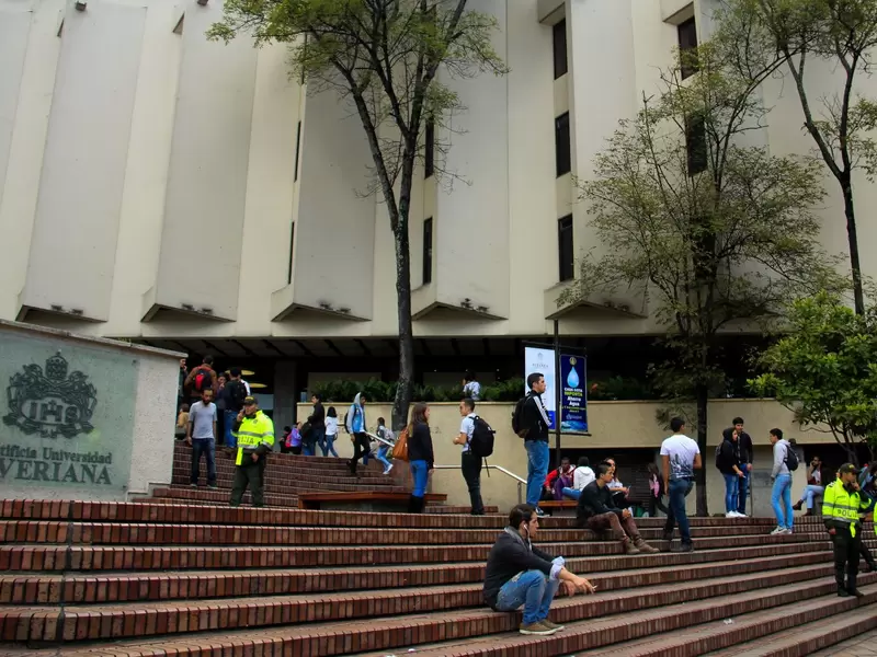 La Universidad Javeriana tuvo líos en sus clases por disturbios en la Carrera Séptima. La Universidad Javeriana tuvo líos en sus clases por disturbios en la Carrera Séptima.