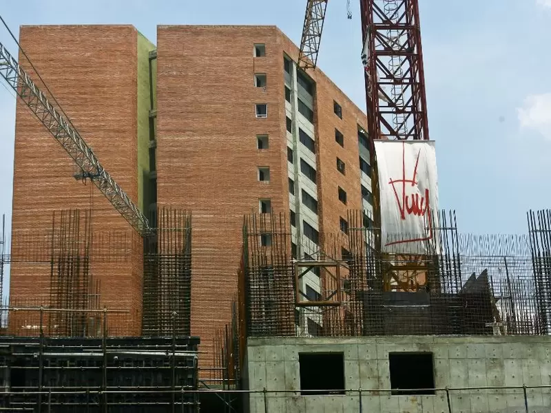 El Fondo Nacional del Ahorro (FNA) bajó sus tasas de interés para sus afiliados. Construcción de viviendas en Caracas