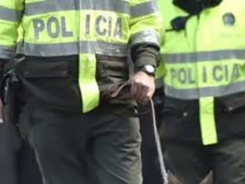 La comandante de la Policía, mayor Deisy Mosquera, resultó con lesiones en en rostro y cuerpo.