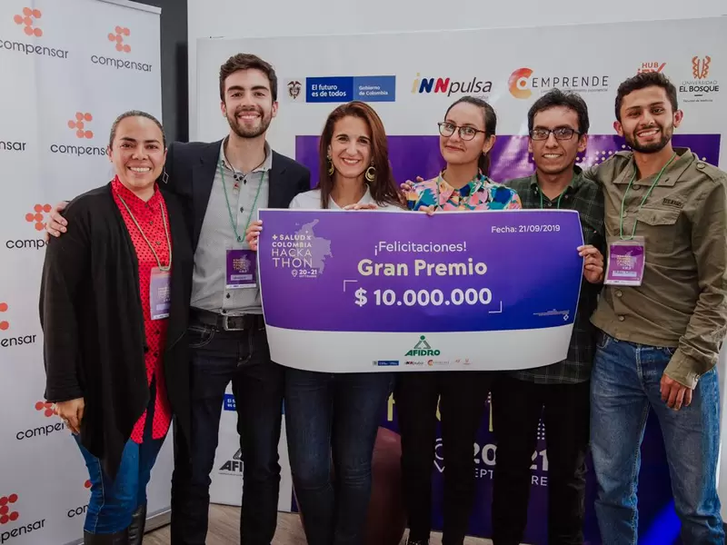 Estudiantes ganadores de la Hackthon