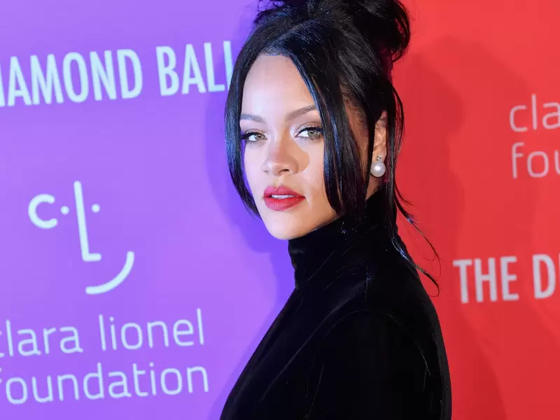 Cambio de look de Rihanna que despertó todo tipo de reacciones | RCN Radio Cambio de look de Rihanna que despertó todo tipo de reacciones | RCN Radio