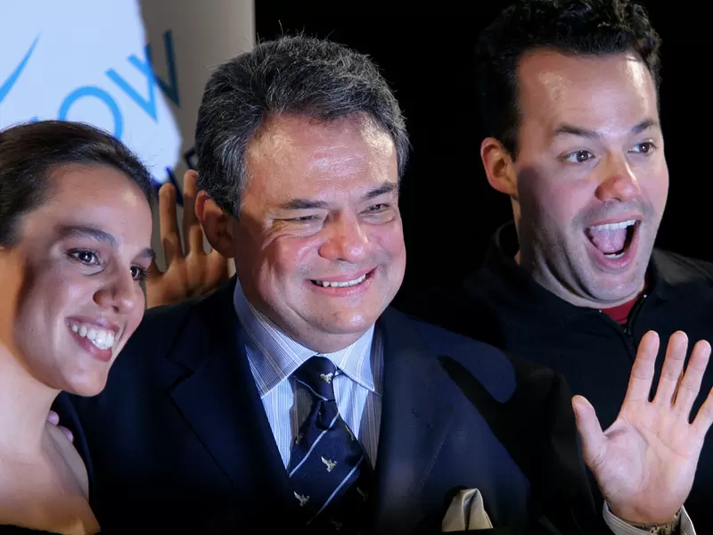 José José acompañado por sus hijos José Joel (R) y Marisol Soza.