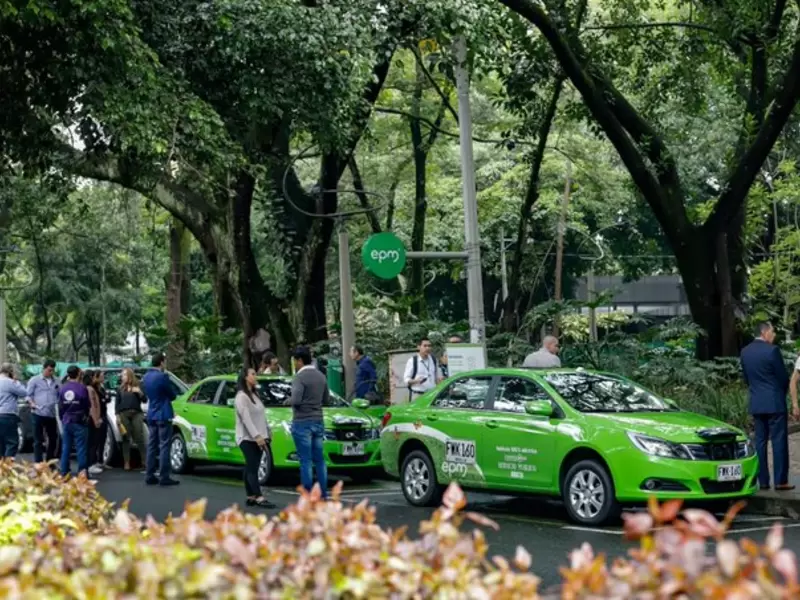 Taxis eléctricos en Medellín.