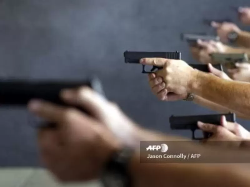 Profesores en la Florida podrán usar armas en caso de tiroteos