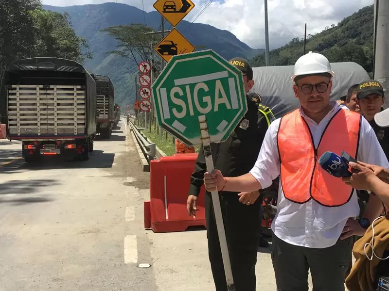 Momento de la reapertura de la vía al Llano.