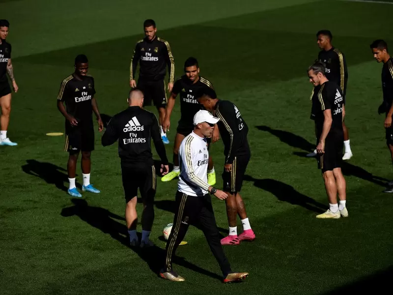 Zinedine Zidane en entrenamiento del Real Madrid Zinedine Zidane en entrenamiento del Real Madrid