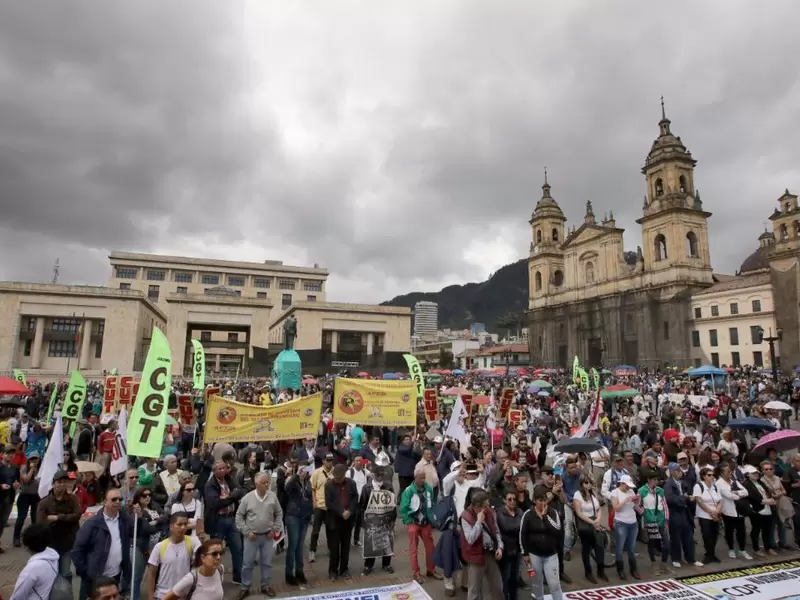 Marcha de las centrales obreras en Bogotá