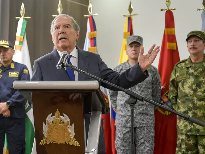 Ministro de Defensa, Guillermo Botero, y altos mandos militares y de Policía.