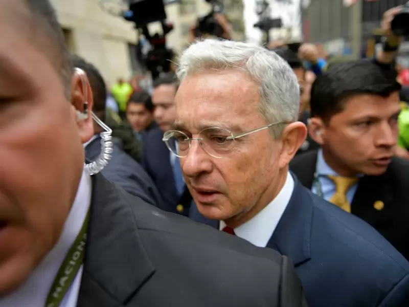El expresidente Álvaro Uribe, a su ingreso a la Corte Suprema de Justicia.