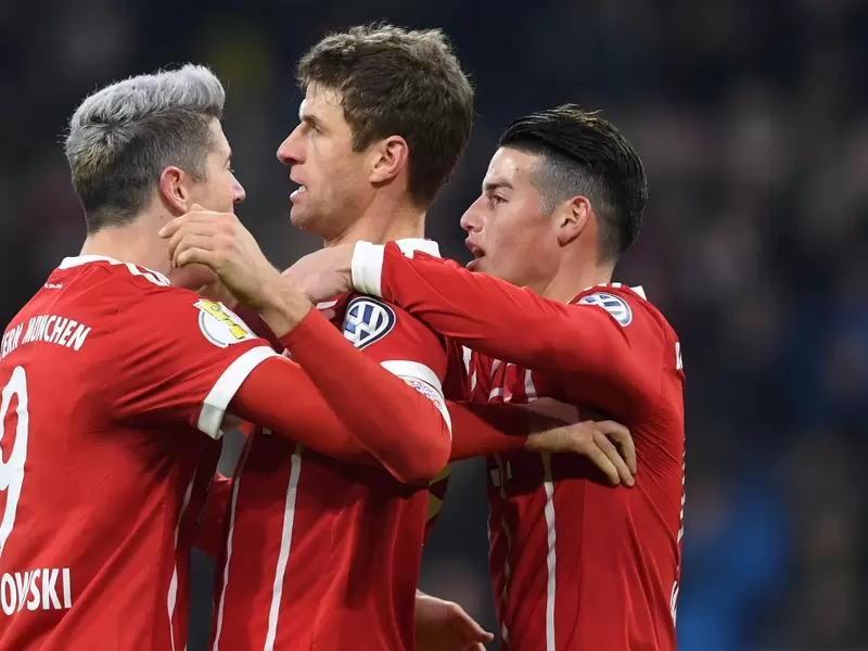 Thomas Muller con James Rodríguez en el Bayern Múnich Thomas Muller con James Rodríguez en el Bayern Múnich