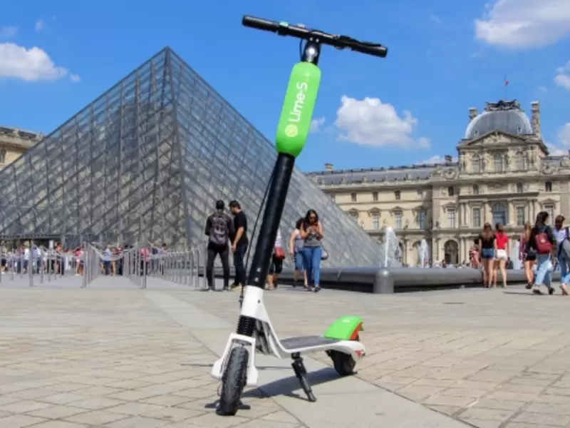 Patinetas eléctricas en París, Francia