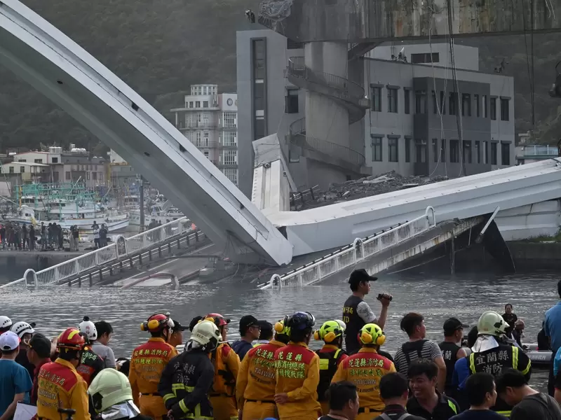 Desplome de puente en Taiwán Desplome de puente en Taiwán