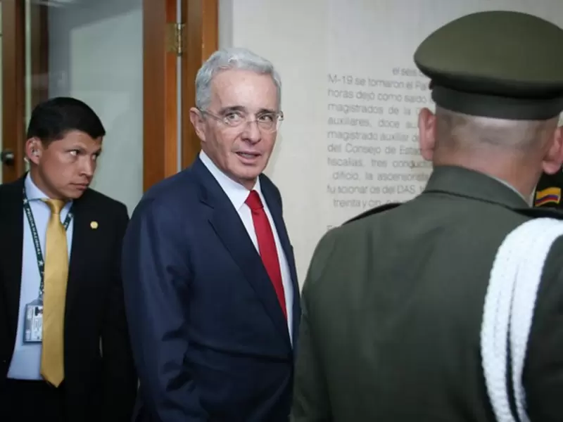 URIBE EN LA CORTE SUPREMA URIBE EN LA CORTE SUPREMA