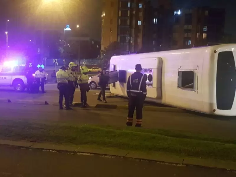 Provocan accidente para fugarse