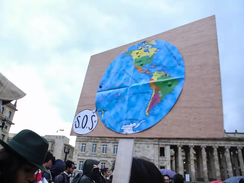 Movilización por la lucha contra el cambio climático en la Plaza de Bolívar de Bogotá