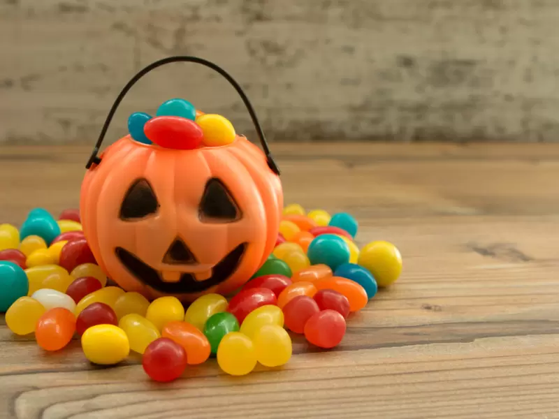 Calabaza de Halloween con dulces