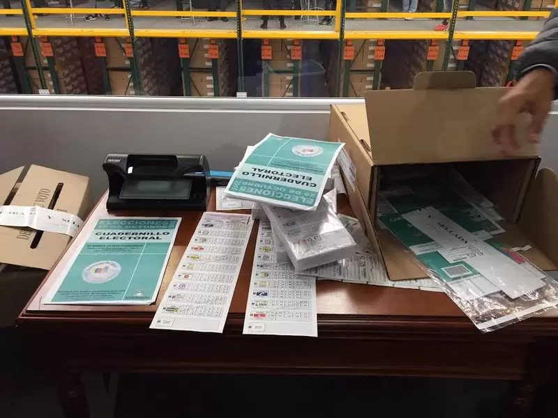 Avanza la operación de producción, embalaje y distribución de 107.305 kits electorales