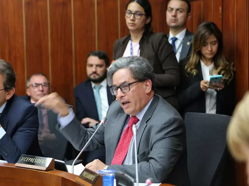 Ministro de Hacienda en la Comisión Tercera del Senado