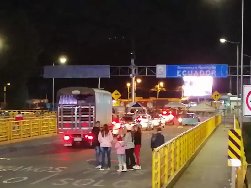 Sobre las 7 de la noche se cerro la frontera en el Puente de Rumichaca