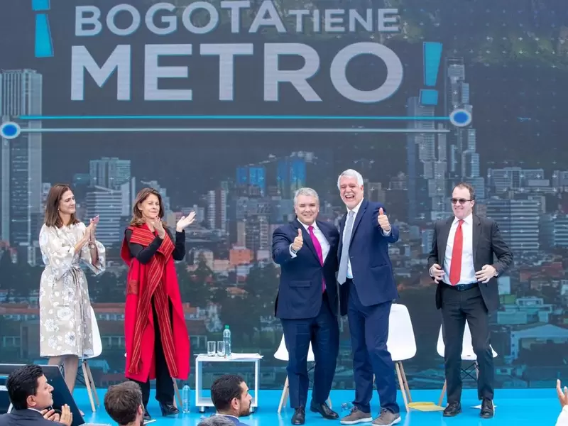 Presidente Iván Duque y alcalde Enrique Peñalosa, durante adjudicación del metro