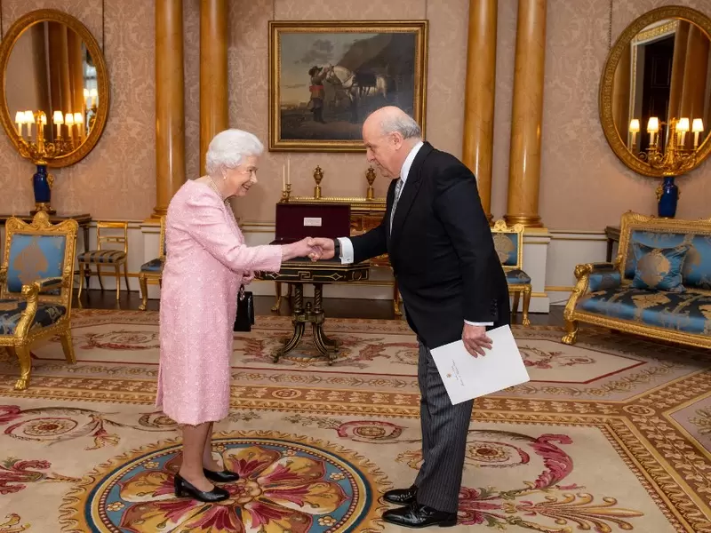 Antonio José Ardila junto a la reina Isabel II