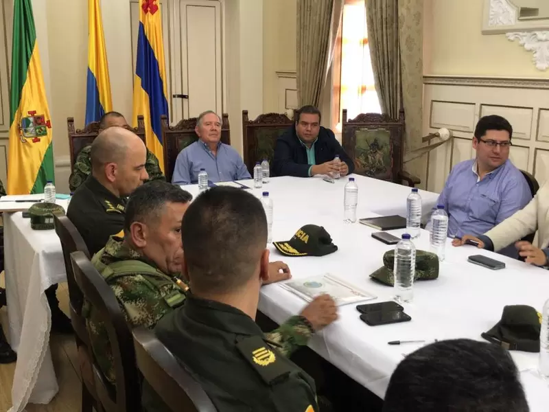 El Ministro de Defensa, Guillermo Botero, se reunió con el Gobernador del Cauca, Óscar Campo, y autoridades militares y de Policía, pero no visitó la zona donde se registró la masacre. Ministro de Defensa, Guillermo Botero.