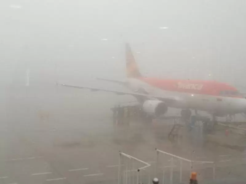 Lluvias y bancos de niebla se presentan en el aeropuerto Palonegro.