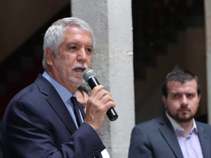 Enrique Peñalosa Enrique Peñalosa, exalcalde de Bogotá